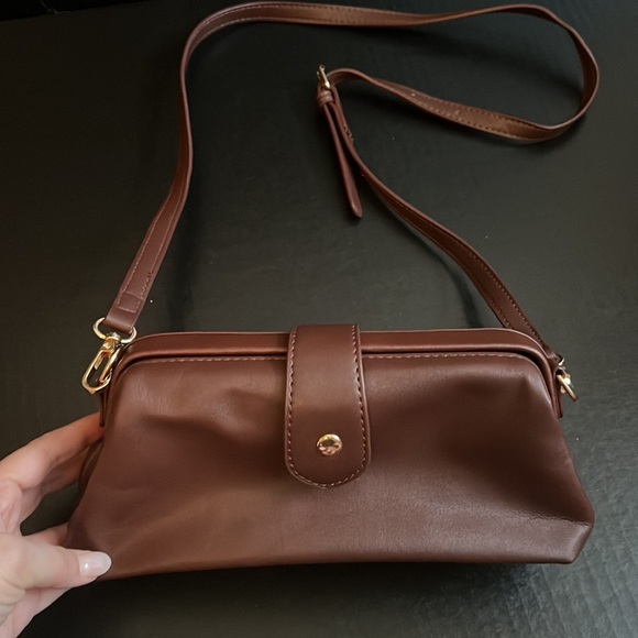 NWOT Vintage Inspired Shoulder Bag with Hinged Opening - Picture 3 of 4